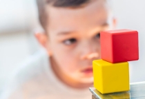 Phát hiện trẻ tự kỷ dưới 1 tuổi như thế nào?