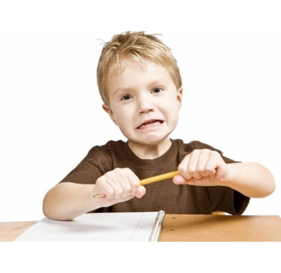 11 DẤU HIỆU NHẬN BIẾT TRẺ ADHD: "SAO NÓ XEM TIVI CẢ TIẾNG ĐƯỢC MÀ HỌC 5 PHÚT KHÔNG XONG?"